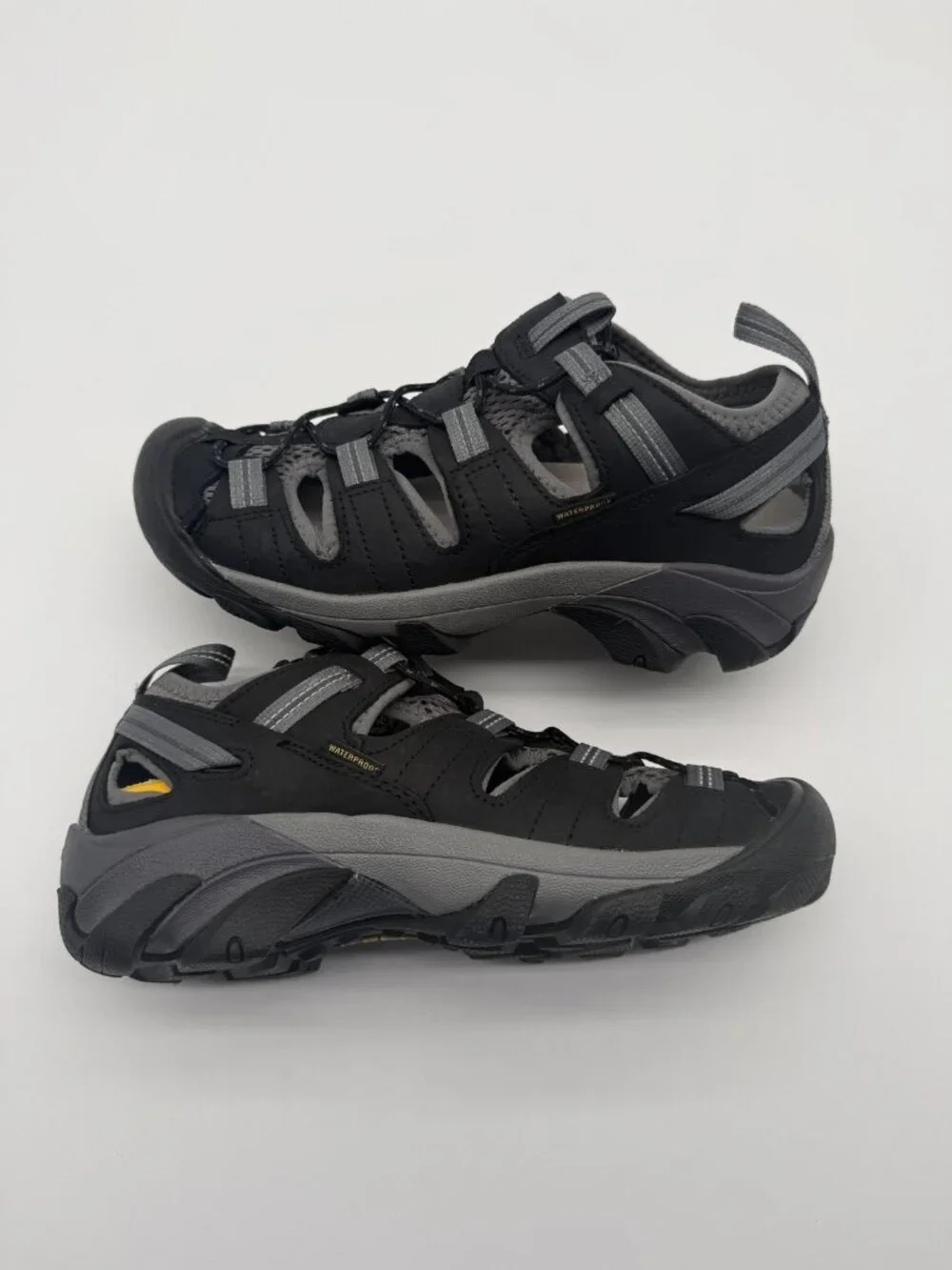 New KEEN Waterproof Sandals Men's Size 7.5 Black Nubuck Hiking Shoes 1029070